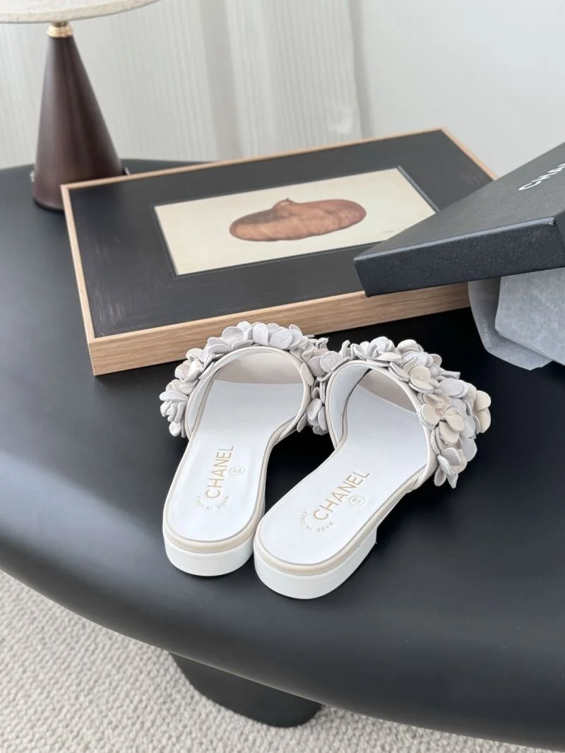 Elegant Chanel Slippers 19763