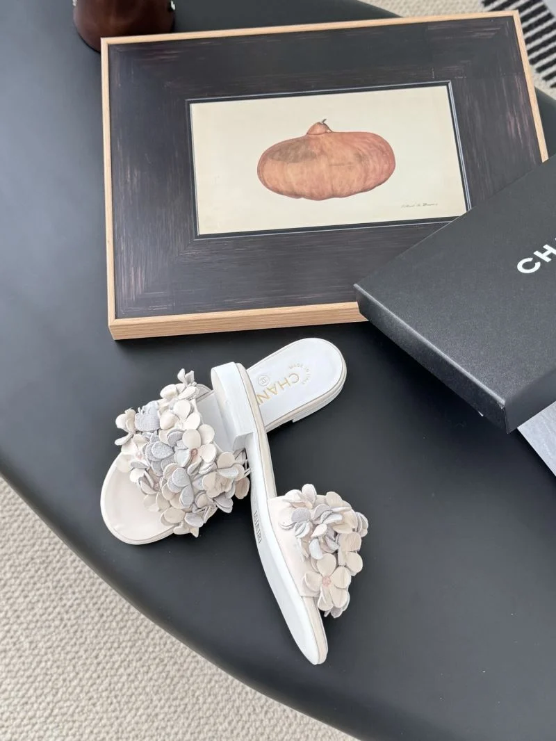 Elegant Chanel Slippers 19763