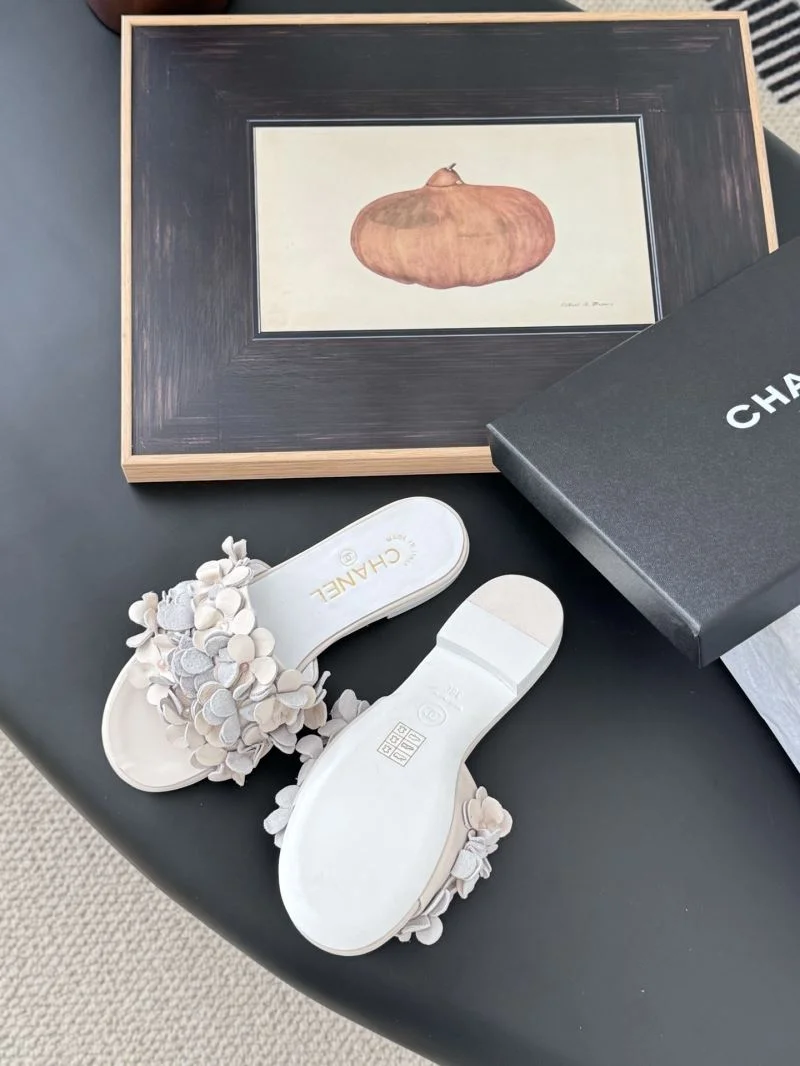 Elegant Chanel Slippers 19763