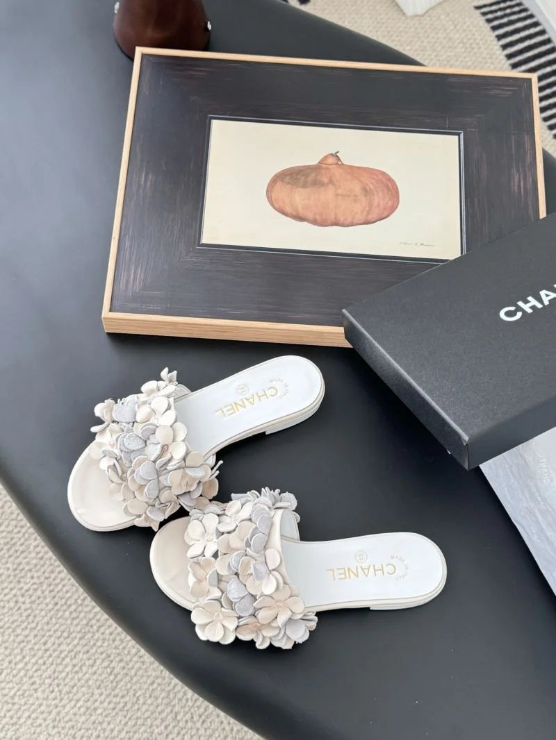 Elegant Chanel Slippers 19763