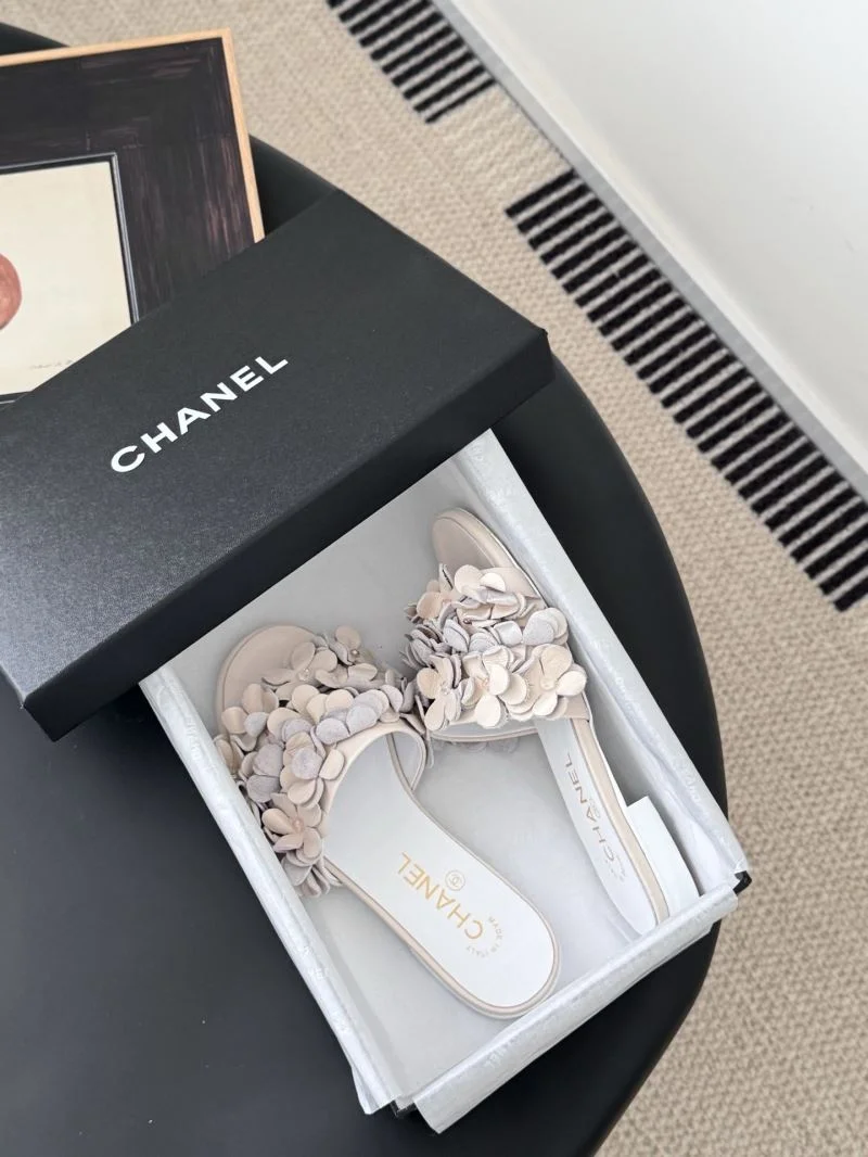 Elegant Chanel Slippers 19763