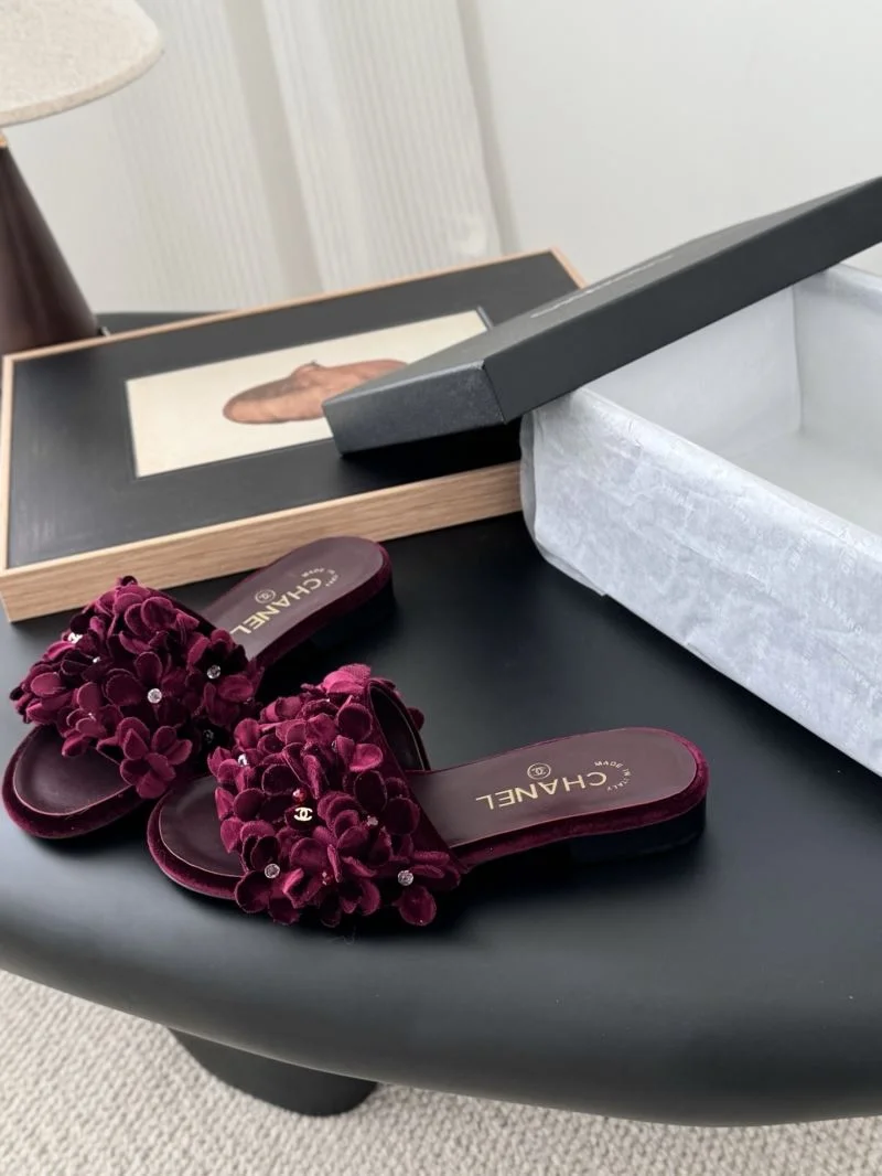 Modern Chanel Slippers 19755