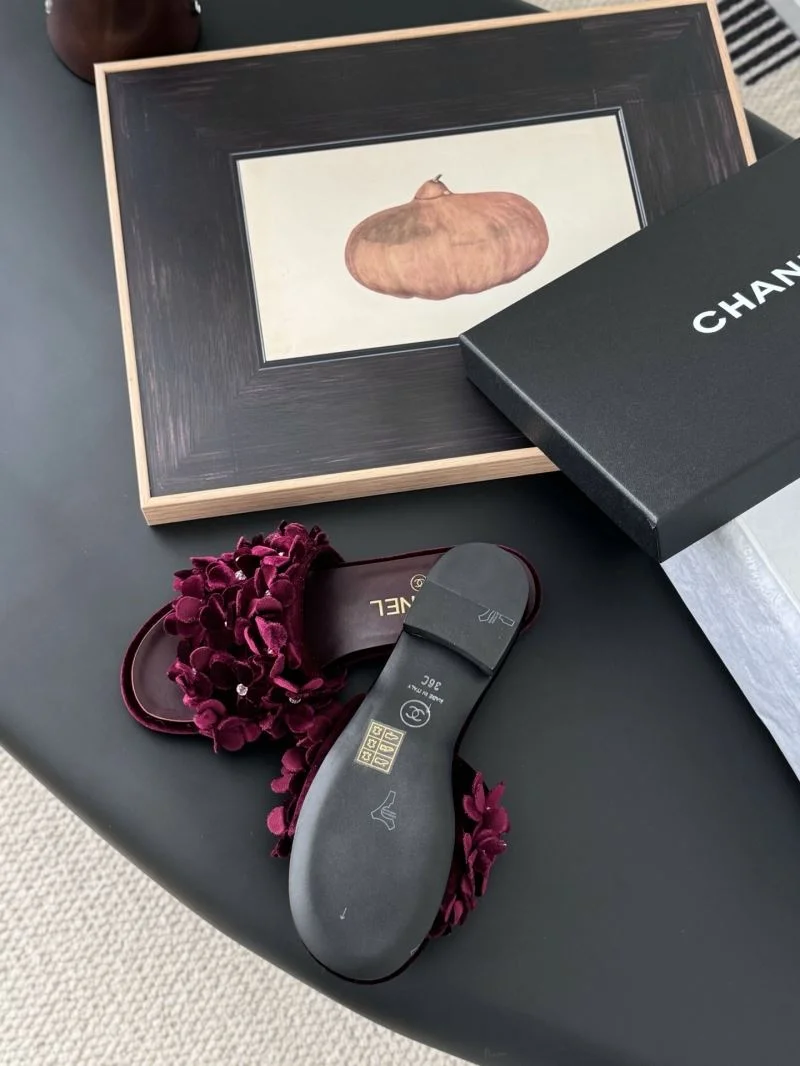 Modern Chanel Slippers 19755