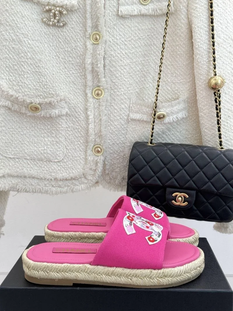 Chanel Slippers Bold 19751