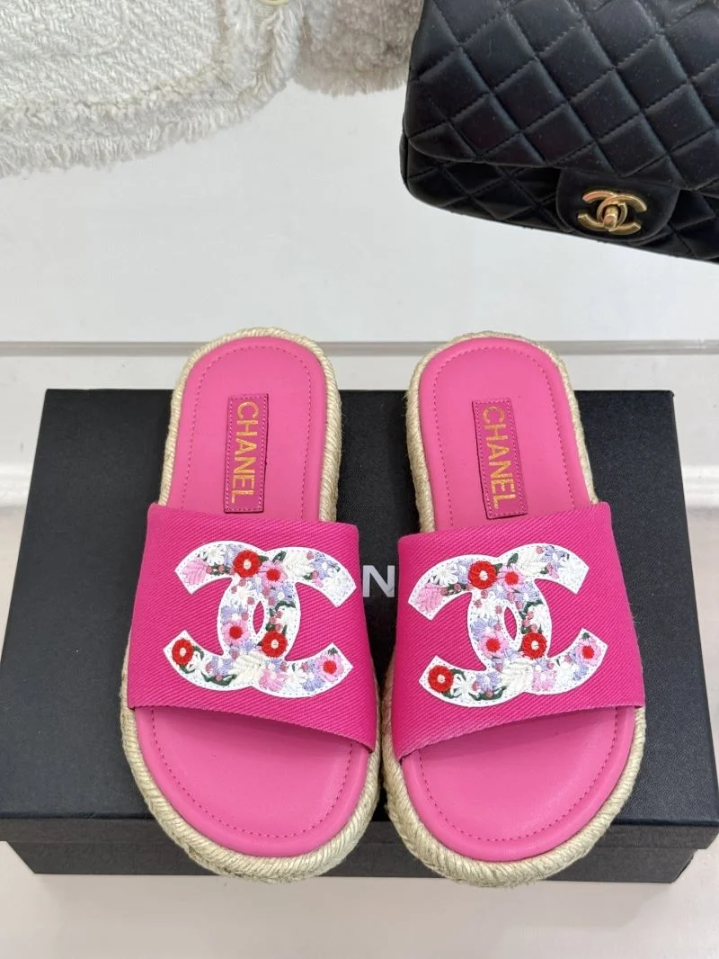 Chanel Slippers Bold 19751