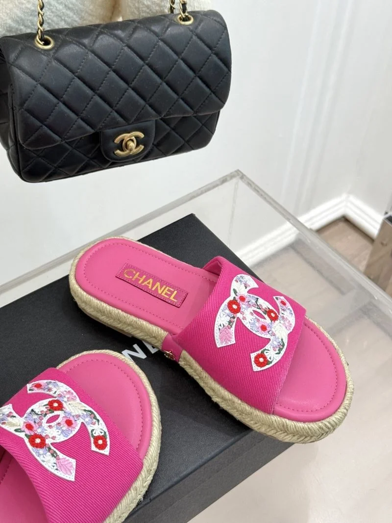 Chanel Slippers Bold 19751