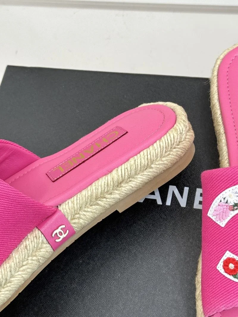 Chanel Slippers Bold 19751