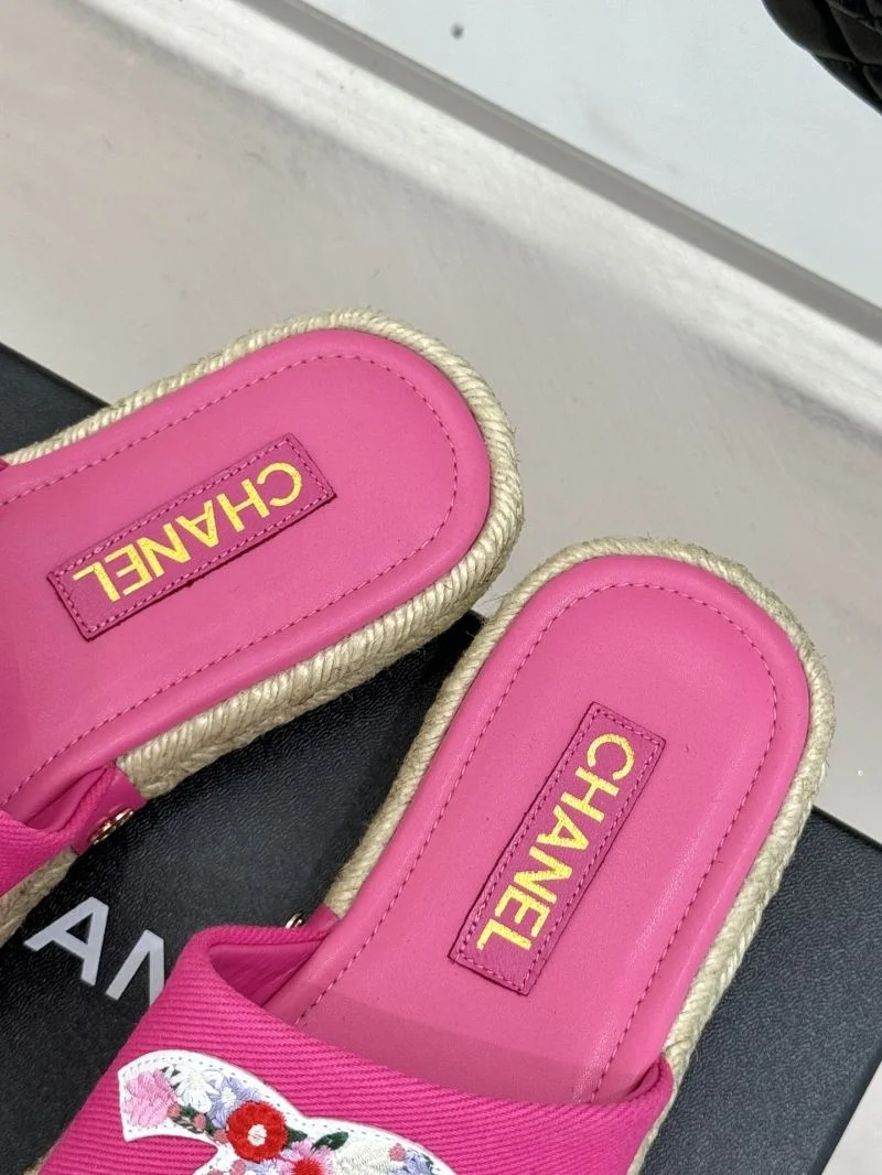 Chanel Slippers Bold 19751