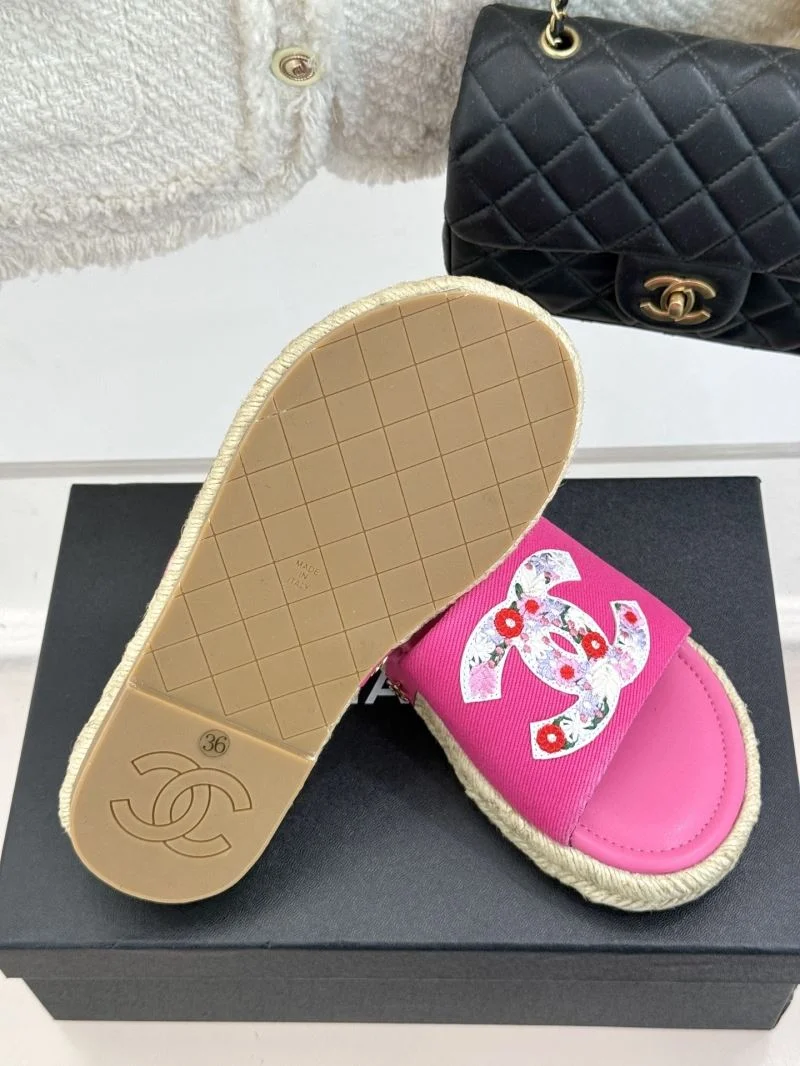 Chanel Slippers Bold 19751