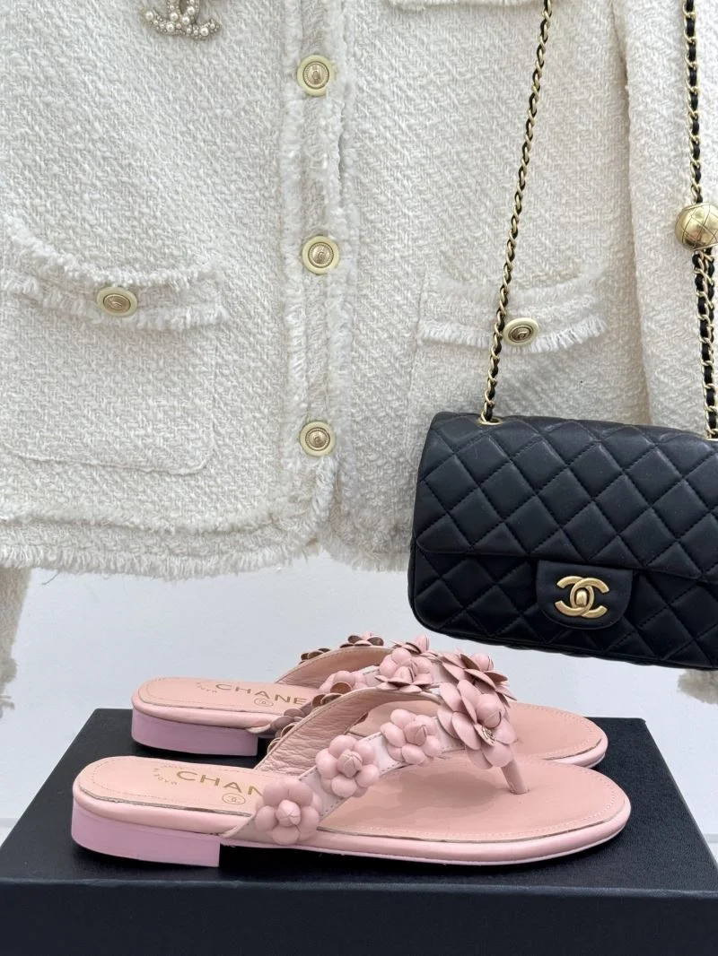 Chanel Slippers Bold 19724
