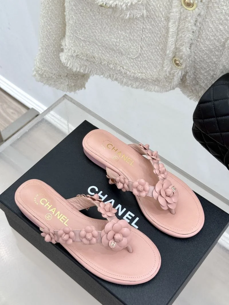 Chanel Slippers Bold 19724