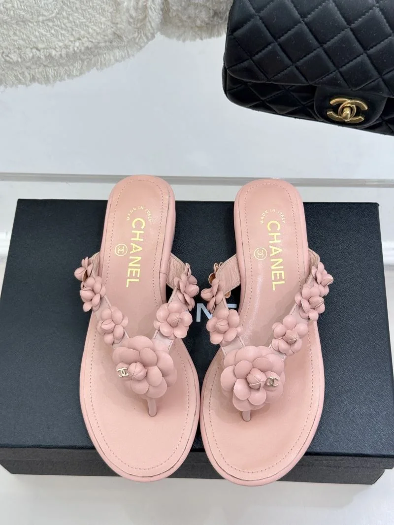Chanel Slippers Bold 19724