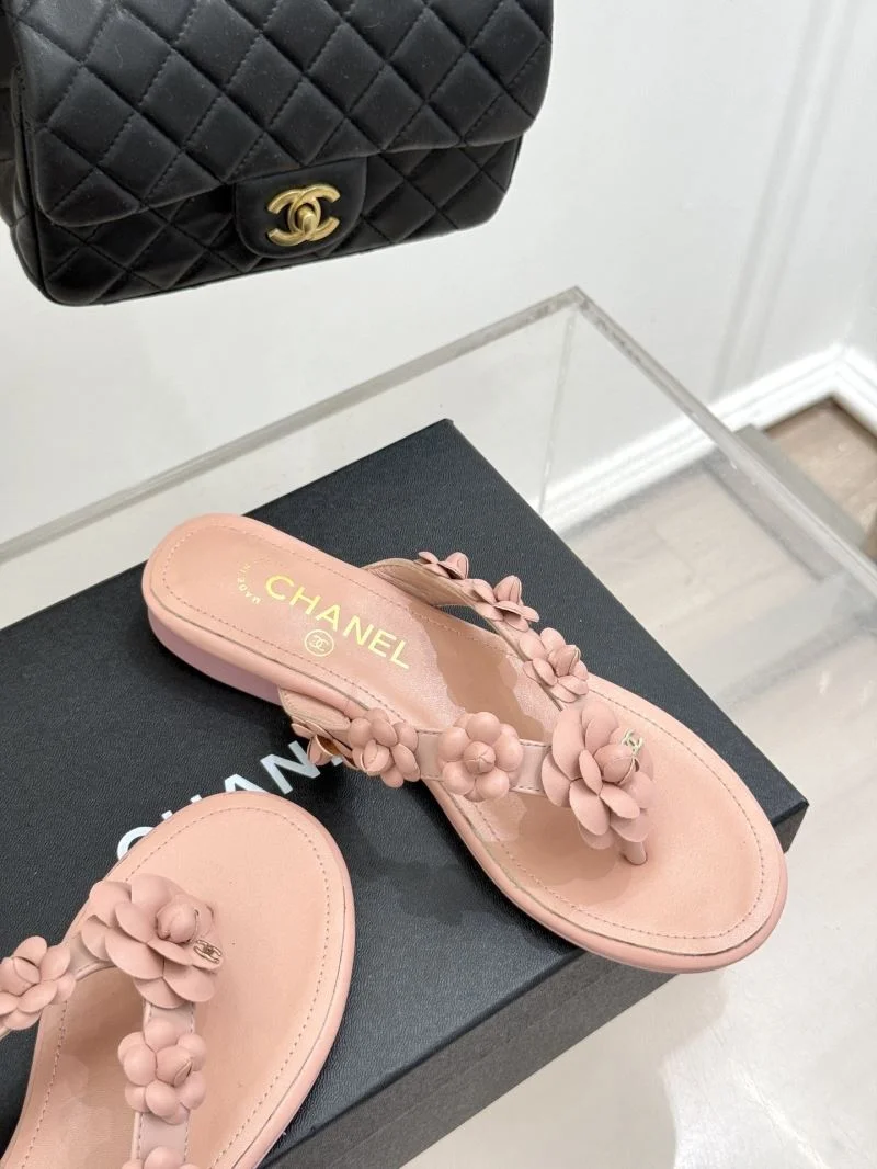 Chanel Slippers Bold 19724