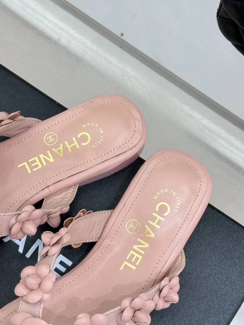 Chanel Slippers Bold 19724