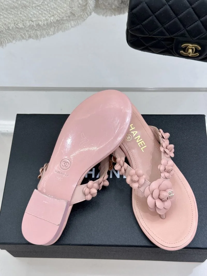Chanel Slippers Bold 19724