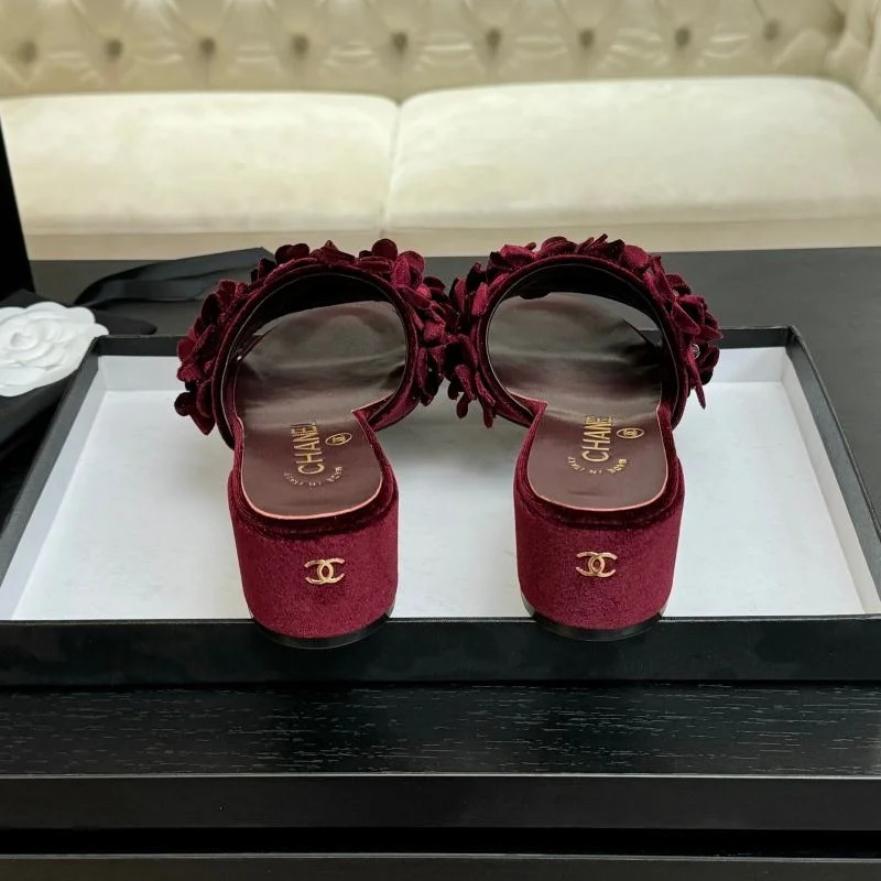 Bold Chanel Slippers 19697
