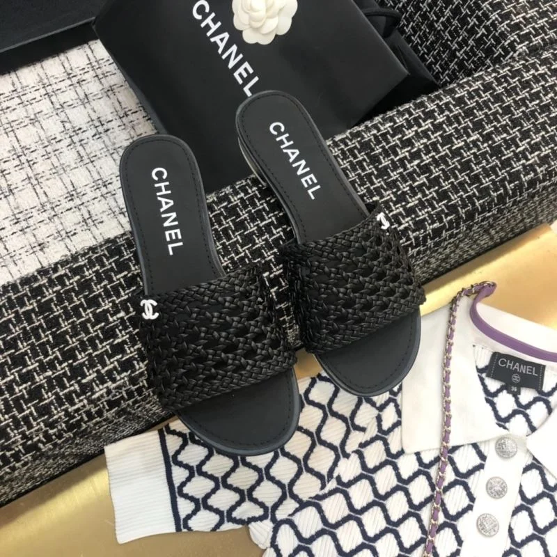 EyeCatching Chanel Slippers 19737