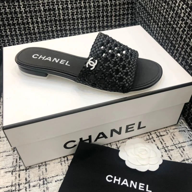 EyeCatching Chanel Slippers 19737