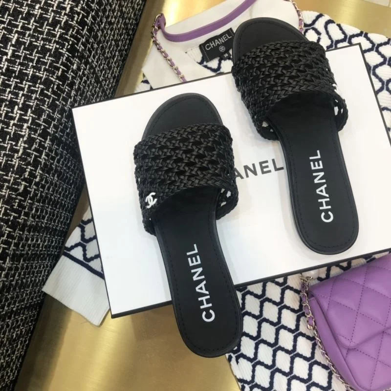 EyeCatching Chanel Slippers 19737