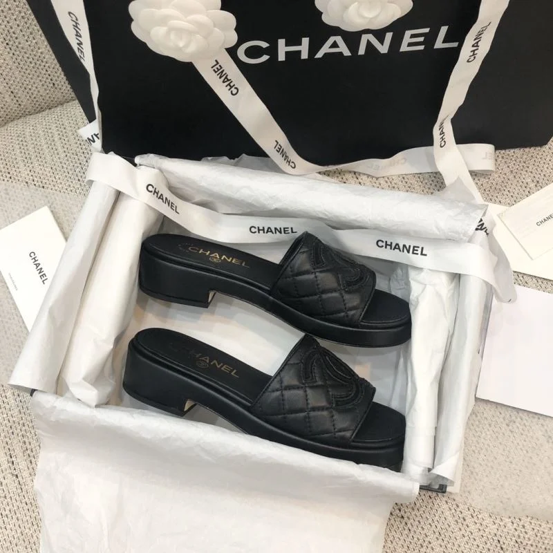 Bright Chanel Slippers 19660