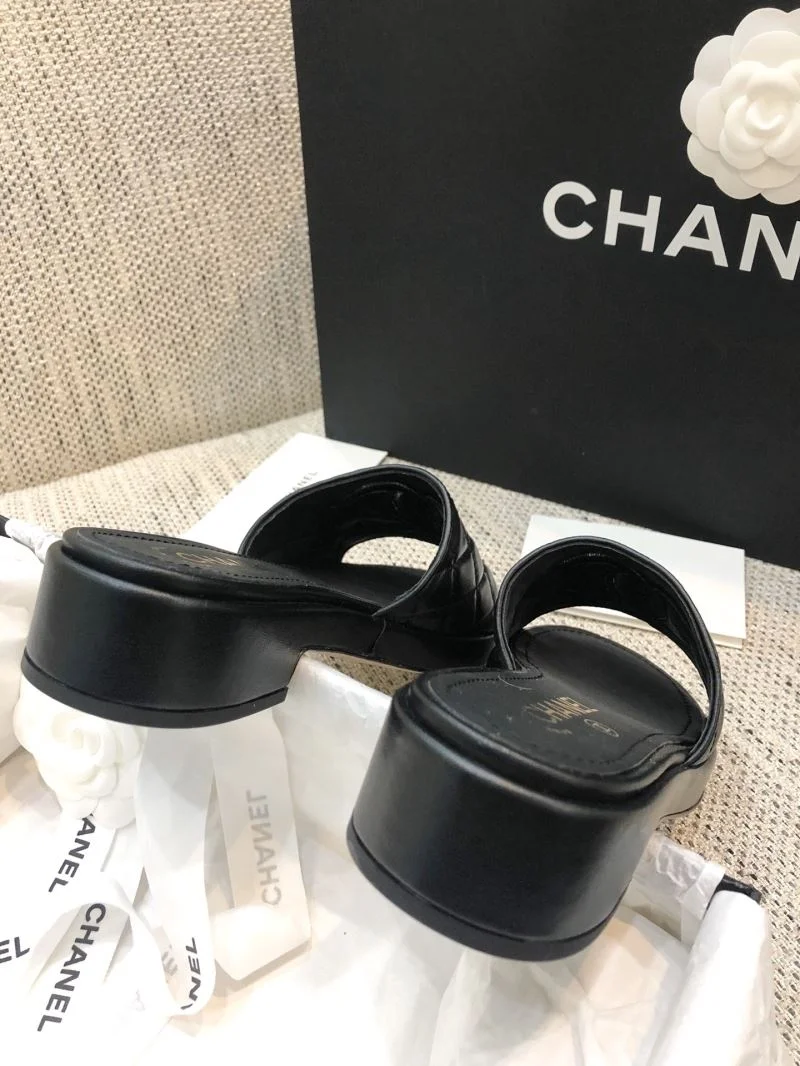 Bright Chanel Slippers 19660