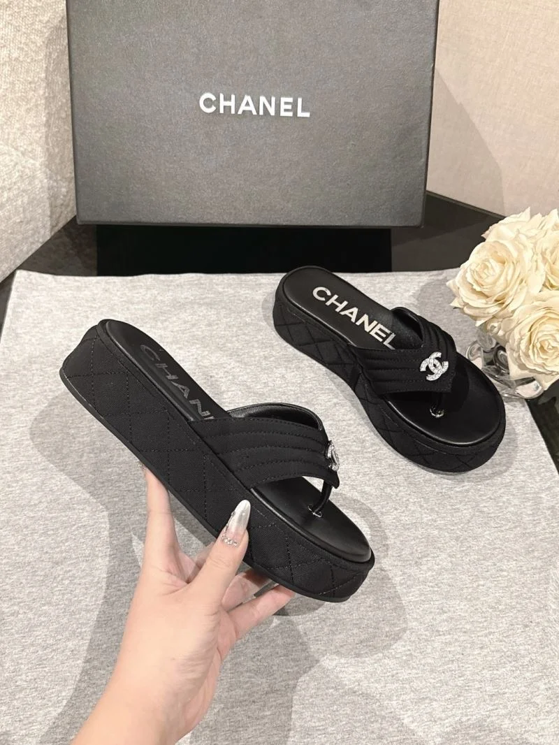 Sleek Chanel Slippers 19706