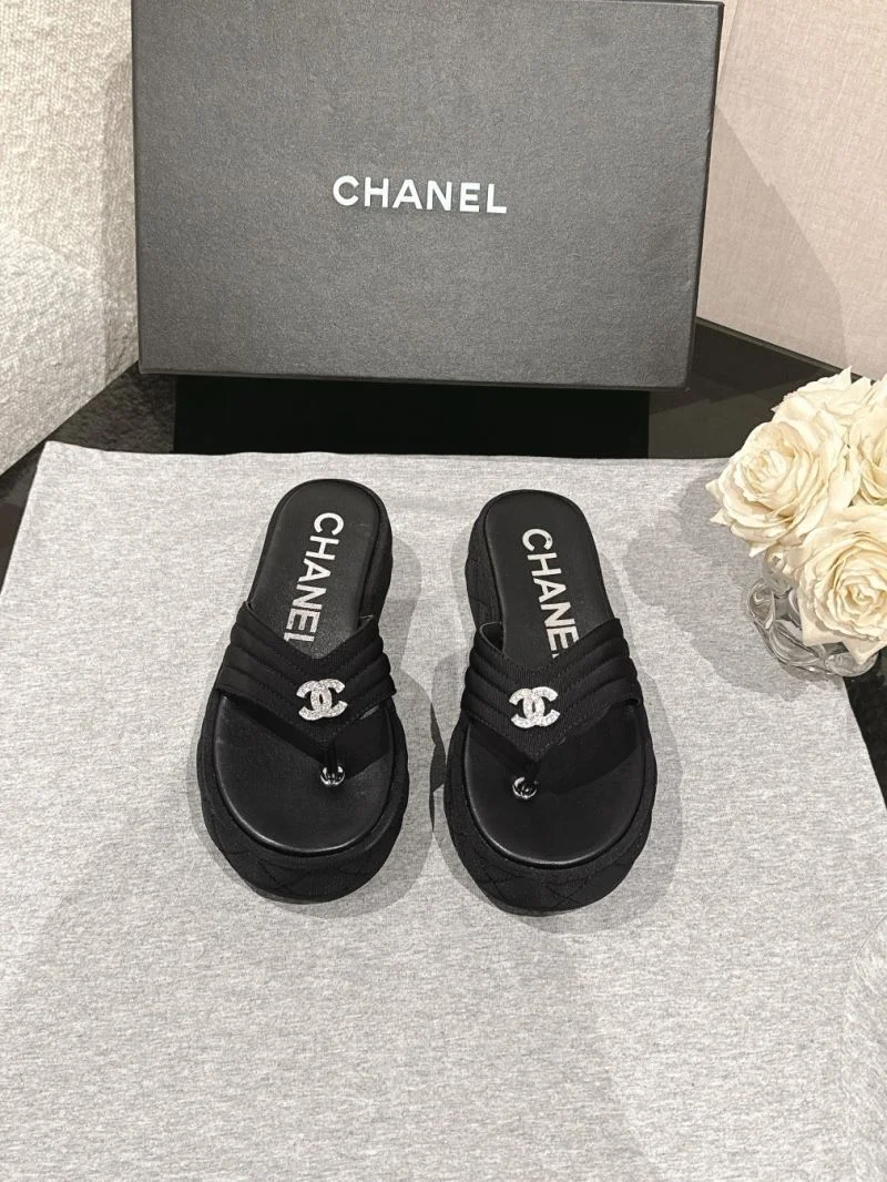 Sleek Chanel Slippers 19706