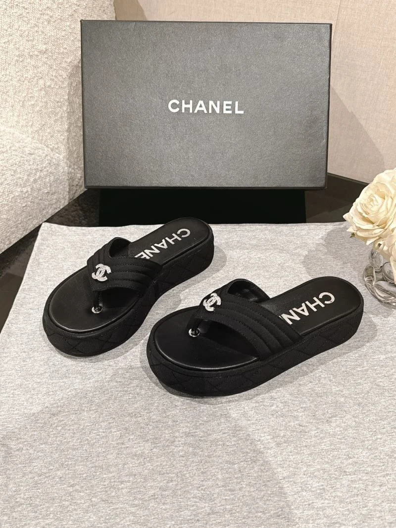 Sleek Chanel Slippers 19706
