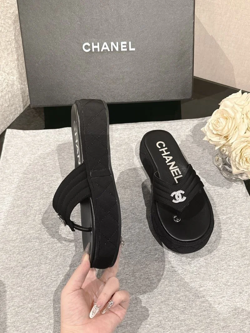 Sleek Chanel Slippers 19706