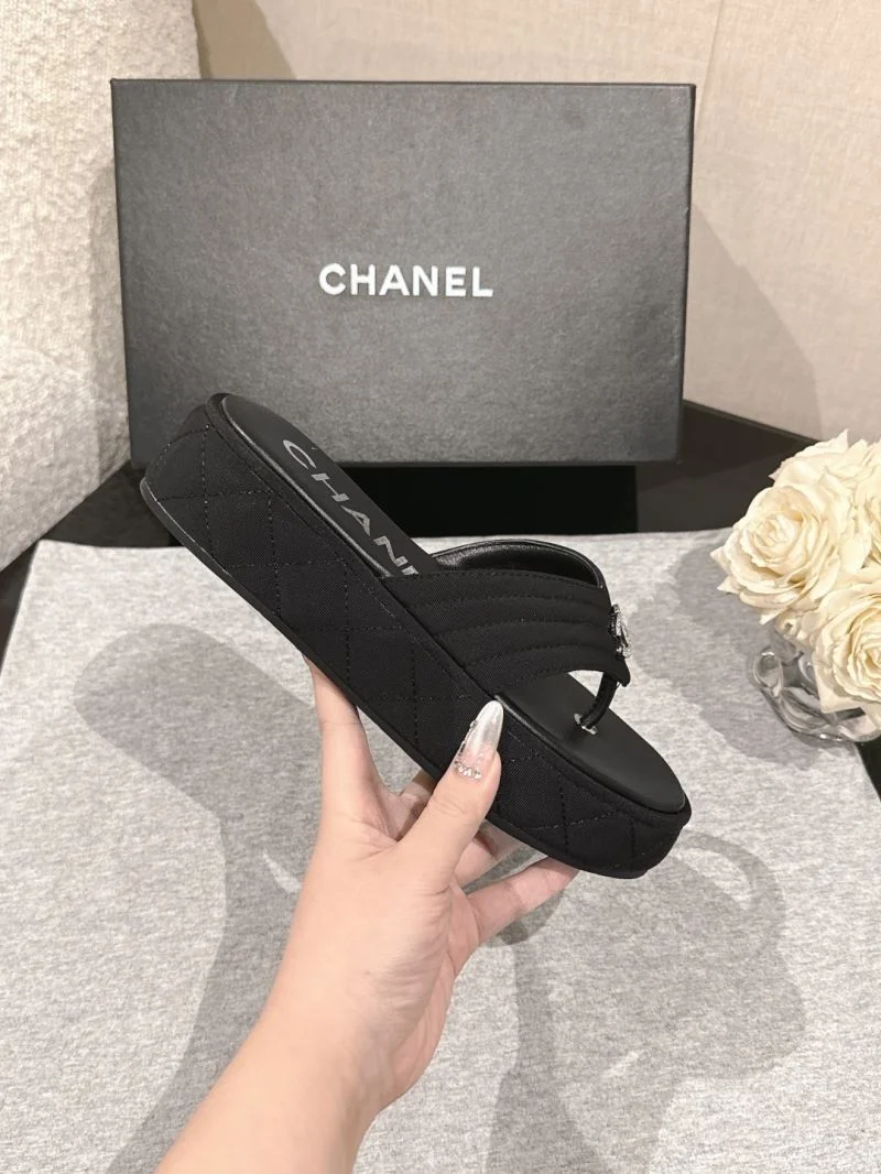 Sleek Chanel Slippers 19706