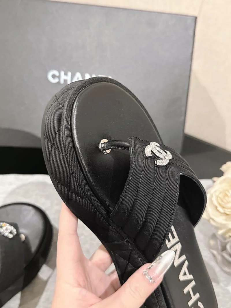 Sleek Chanel Slippers 19706