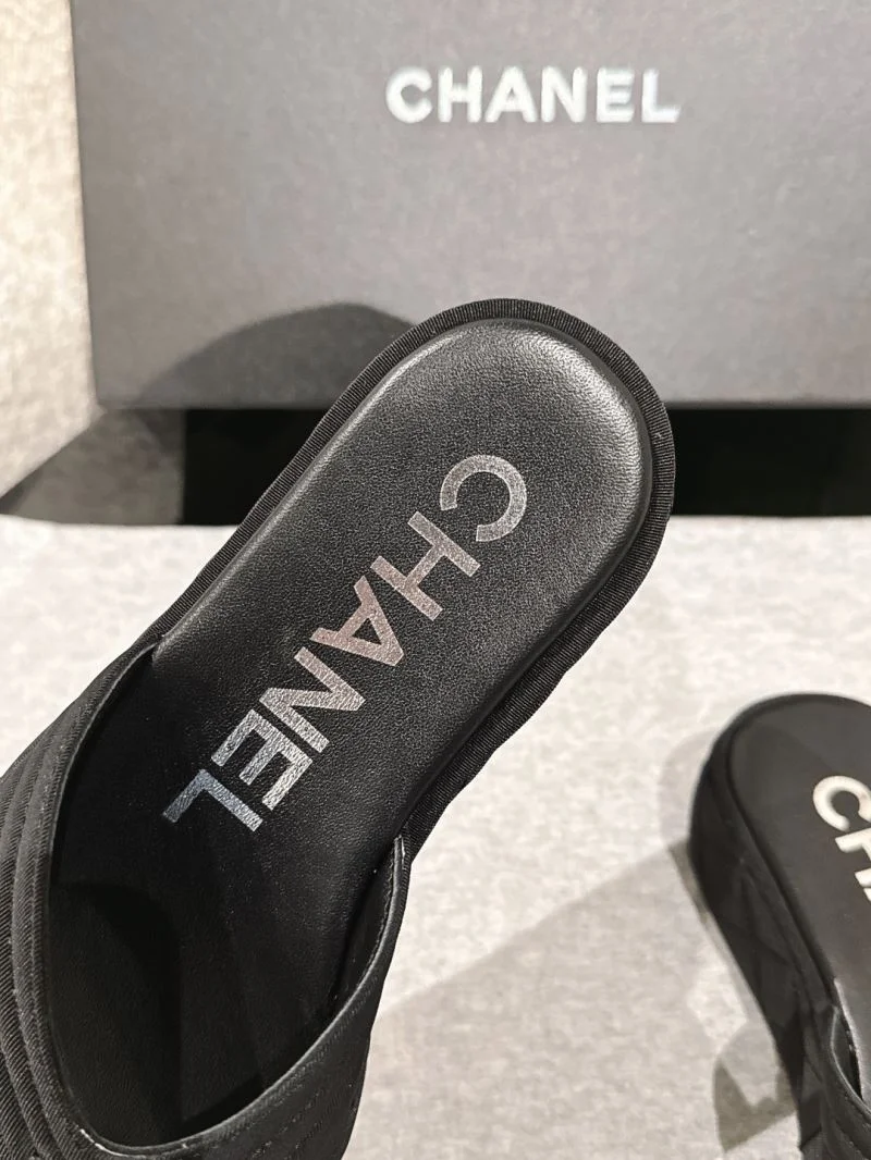 Sleek Chanel Slippers 19706