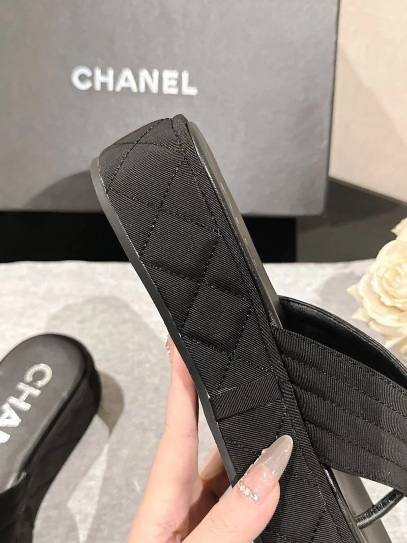 Sleek Chanel Slippers 19706