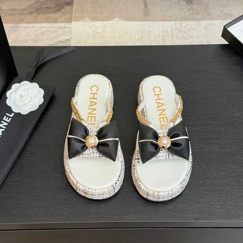 Unique Chanel Slippers 19622