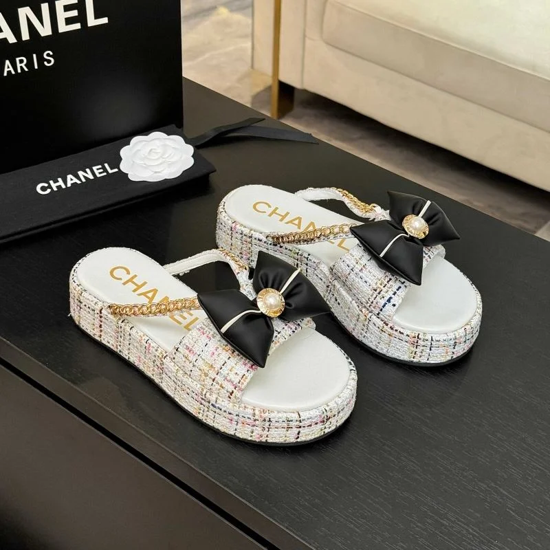 Unique Chanel Slippers 19622