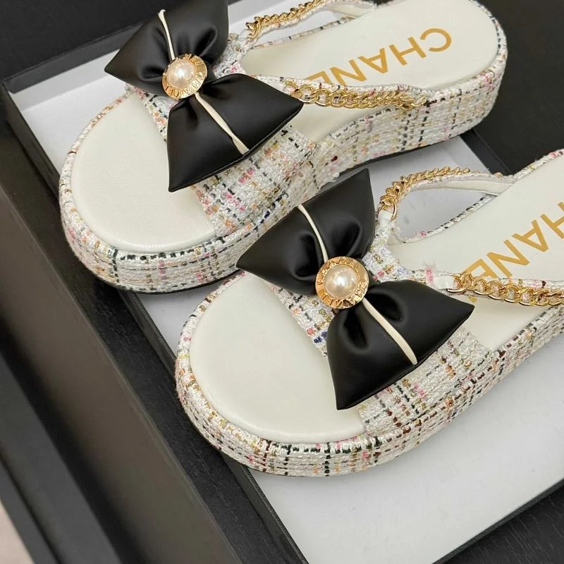 Unique Chanel Slippers 19622