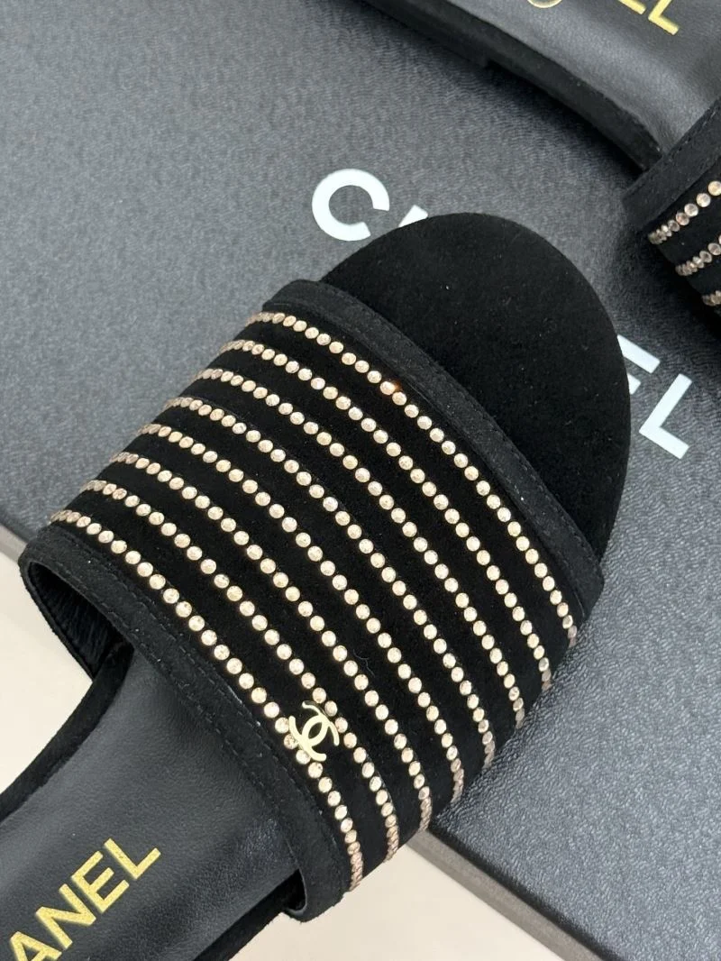 Chanel Slippers UrbanChic 19617