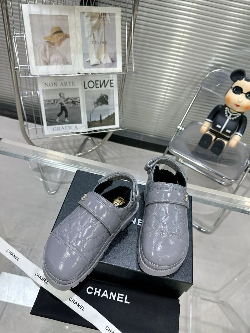 Unisex Chanel Slippers 19630