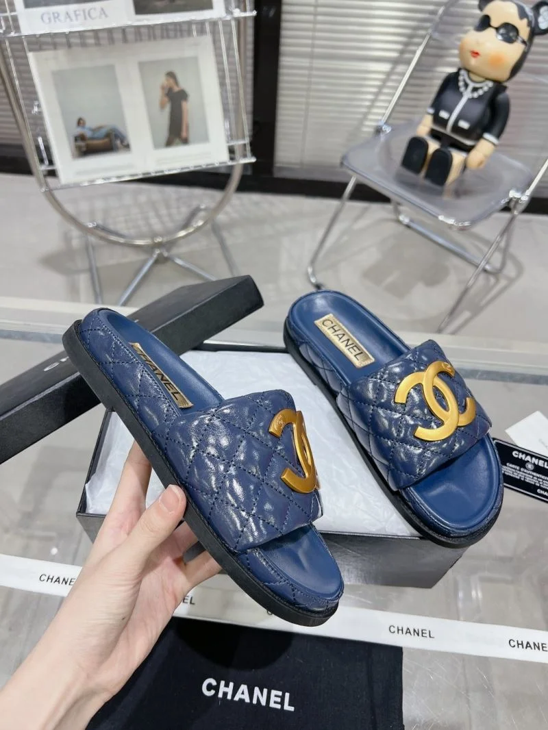 Chanel Slippers Bold 19613