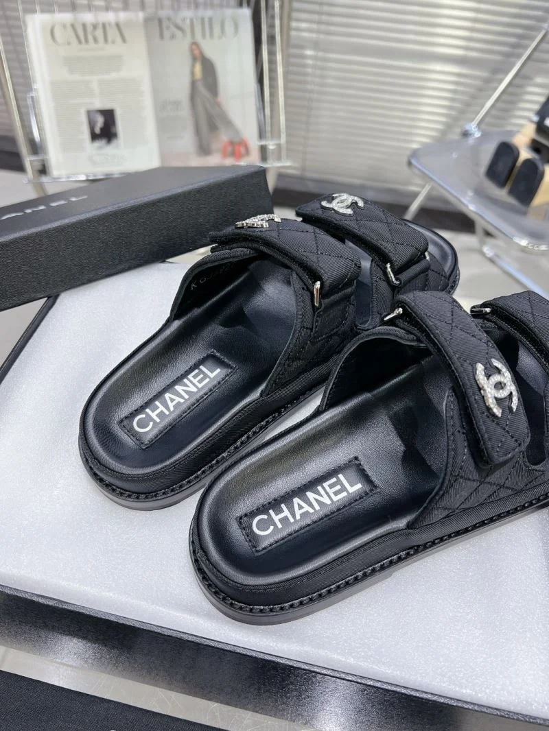 Chanel Slippers Minimalist 19601