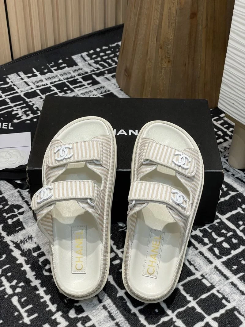 Chanel Slippers Sporty 19610