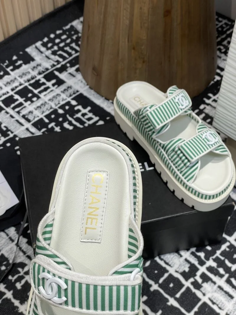 Bright Chanel Slippers 19594