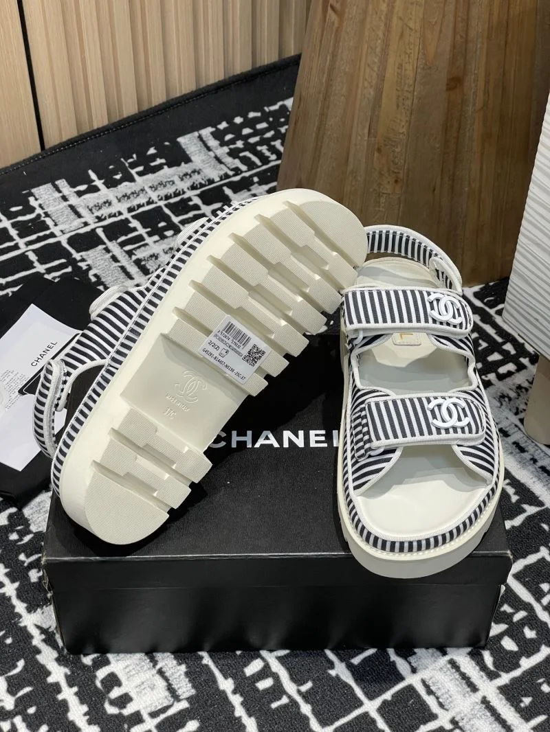 Elegant Chanel Slippers 19603