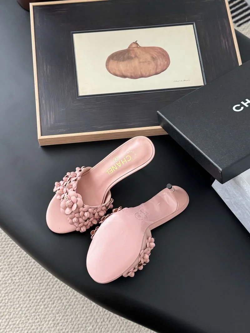 Neat Chanel Slippers 19581