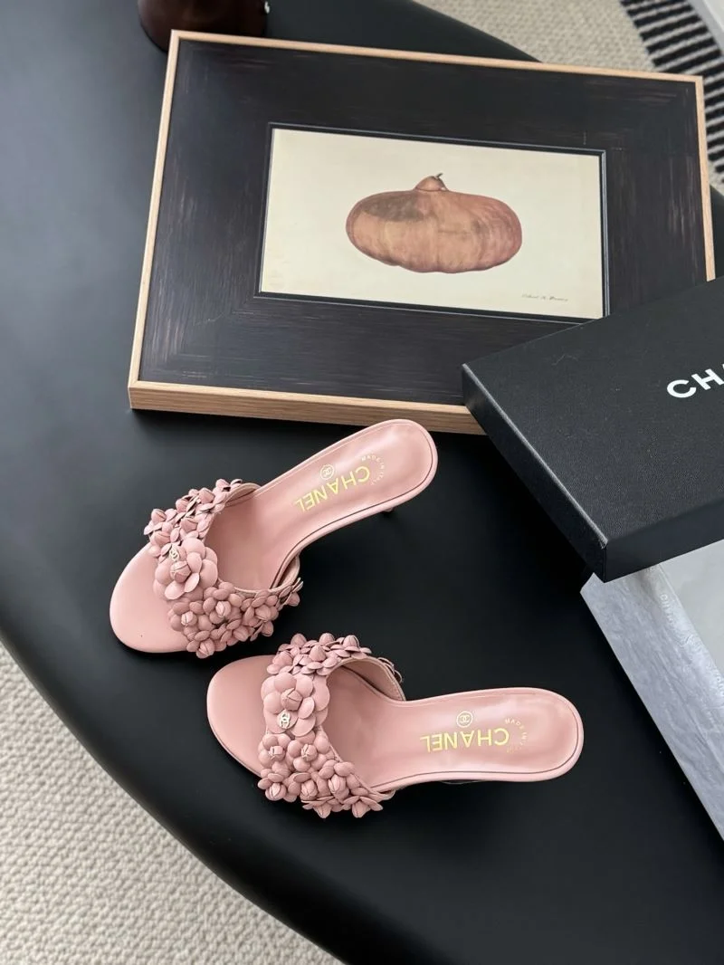 Neat Chanel Slippers 19581