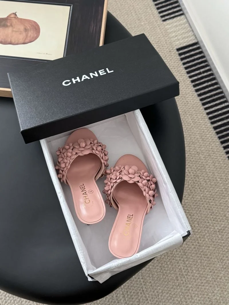 Neat Chanel Slippers 19581