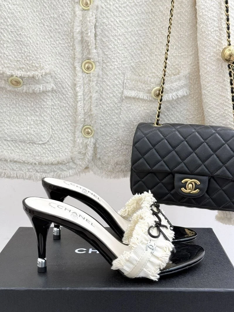 Sleek Chanel Slippers 18916