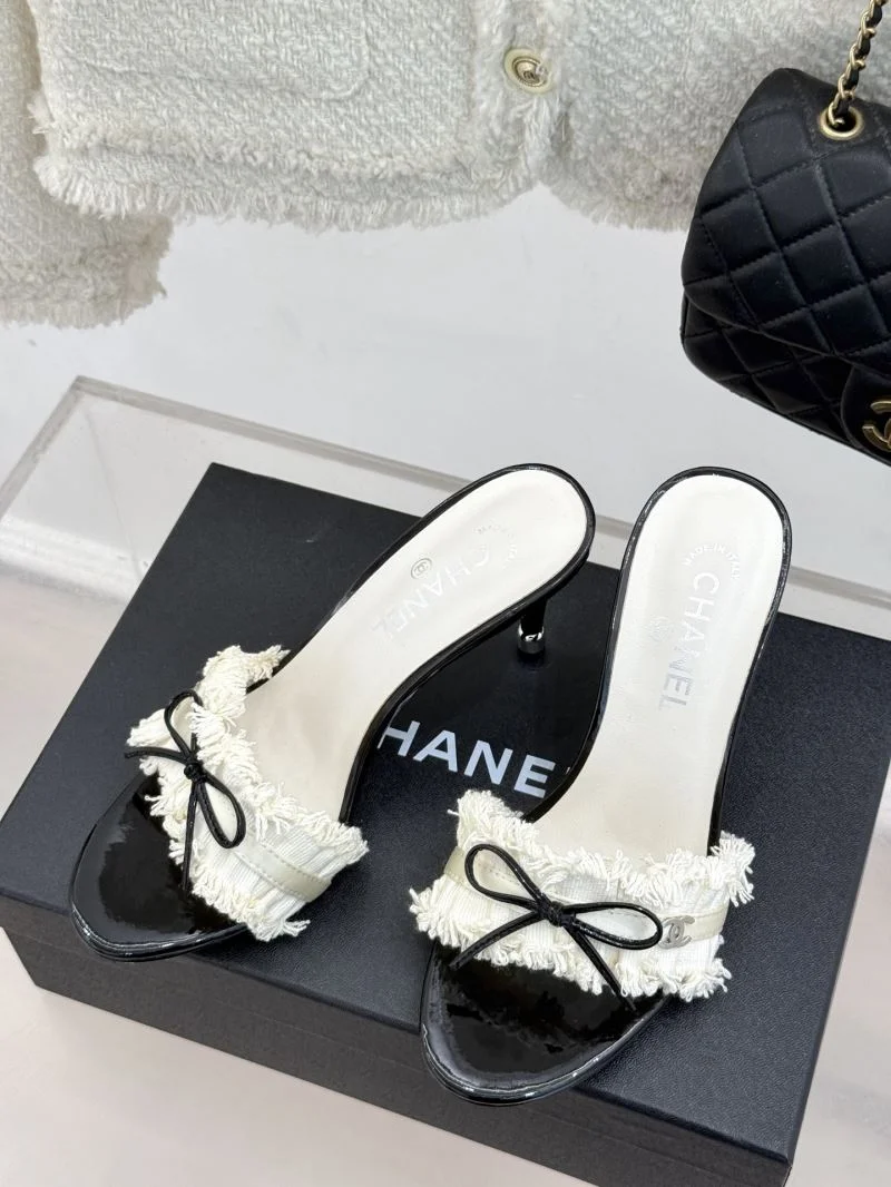 Sleek Chanel Slippers 18916