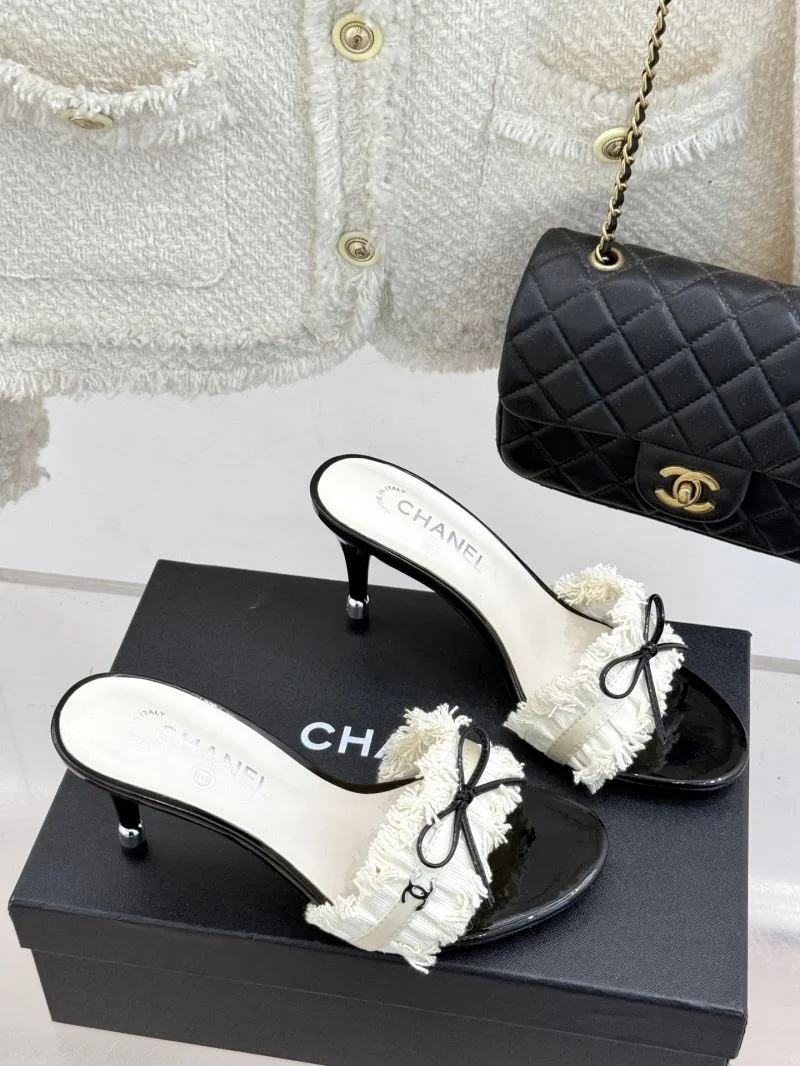 Sleek Chanel Slippers 18916