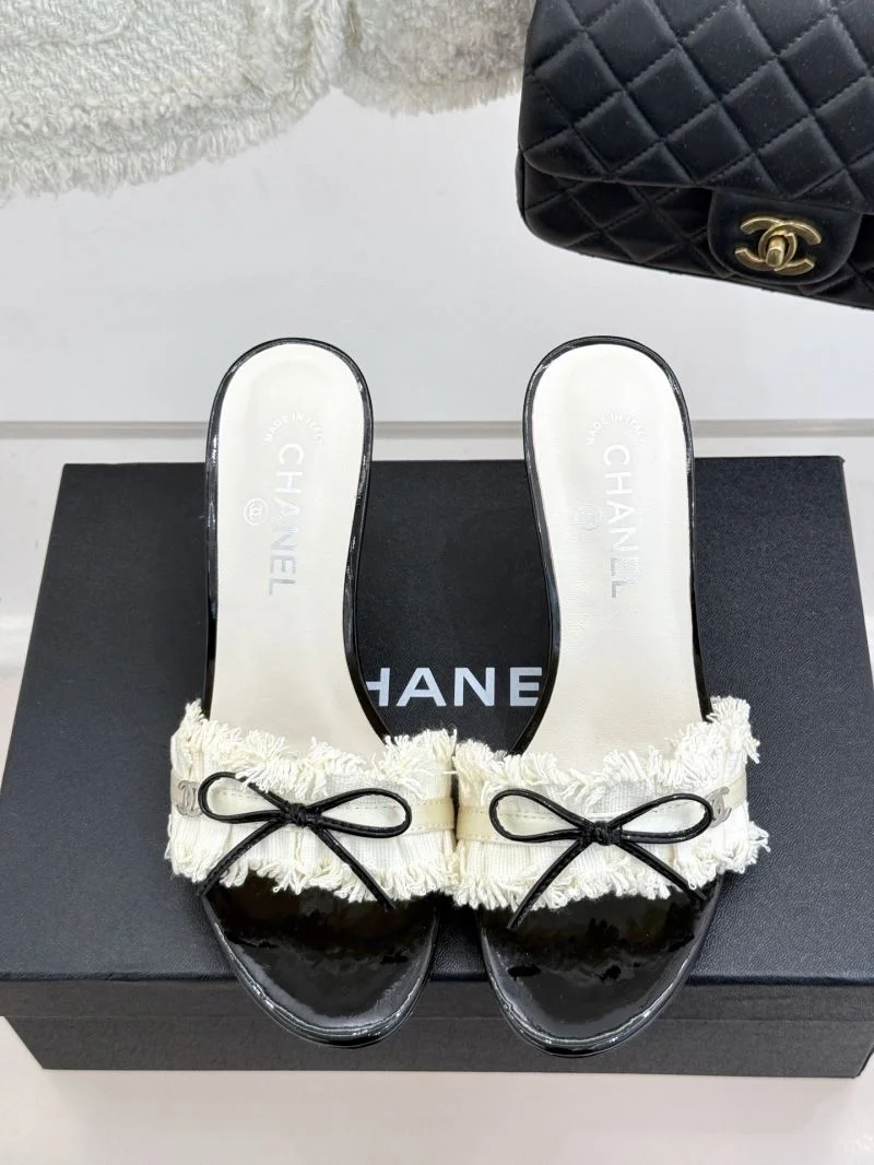 Sleek Chanel Slippers 18916